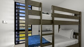 4 bedrooms, iron/ironing board, WiFi, bed sheets - Belle Vue Villa - Stunning Views with Hot Tub (Queenstown)