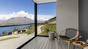 Property grounds - Belle Vue Villa - Stunning Views with Hot Tub (Queenstown)