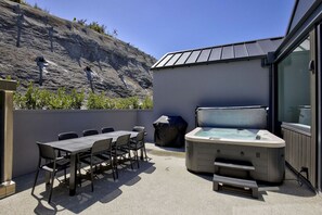 屋外ダイニングエリア