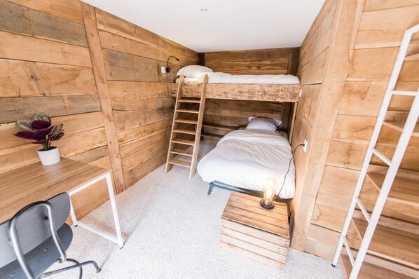 2 bedrooms