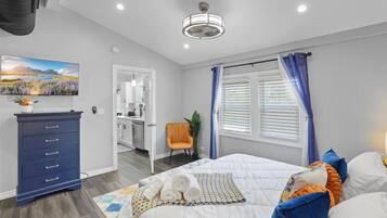 4 Schlafzimmer, Schreibtisch, Bügeleisen/Bügelbrett, WLAN