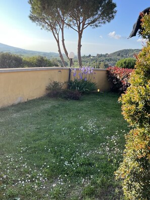 Property grounds - 1 Bedroom Private vacation home in Santa Luce (Santa Luce)