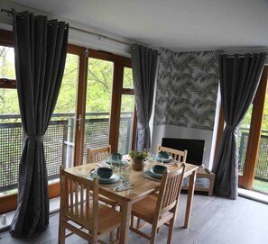 Dining - Modern spacious apartment
 (Croydon)
