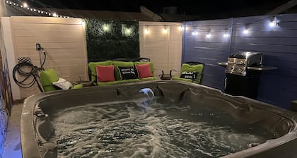 Bohemian Chic an Eclectic Escape+Hot Tub+Pet Friendly+No Pet Fee!