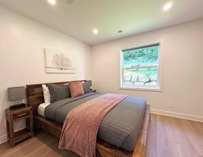 2 bedrooms, iron/ironing board, travel cot, free WiFi
