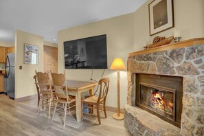 Dining - Pines Peak Place Summ (Steamboat Springs)