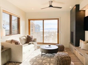 TV, fireplace, offices - Sunset Retreat (Steamboat Springs)