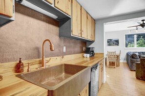 Fridge, microwave, oven, stovetop - The Gondola Overlook (Steamboat Springs)