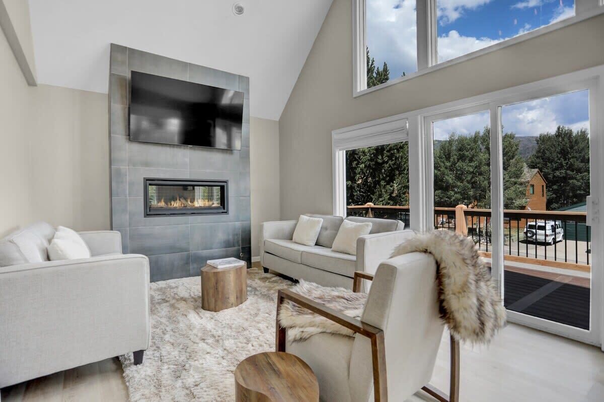 TV, fireplace, offices