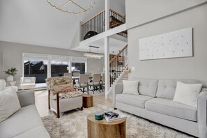 TV, lareira, escritórios