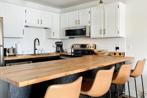 Fridge, microwave, oven, stovetop - Modern Mountainside Chalet (Steamboat Springs)