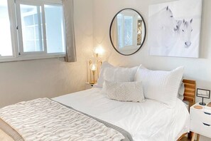 1 bedroom, WiFi - Modern Mountainside Chalet (Steamboat Springs)