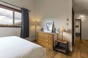 4 Schlafzimmer, Bügeleisen/Bügelbrett, Reisekinderbett, WLAN