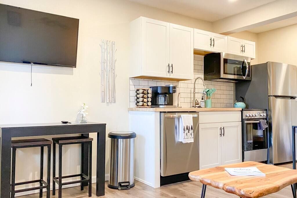 冰箱、微波炉、烤箱、炉灶