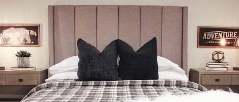 Planxa i posts de planxar, wifi i roba de llit