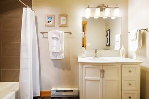 Shower, hair dryer - Hillside Haven (Steamboat Springs)