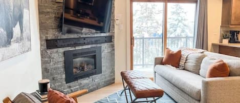 TV, fireplace