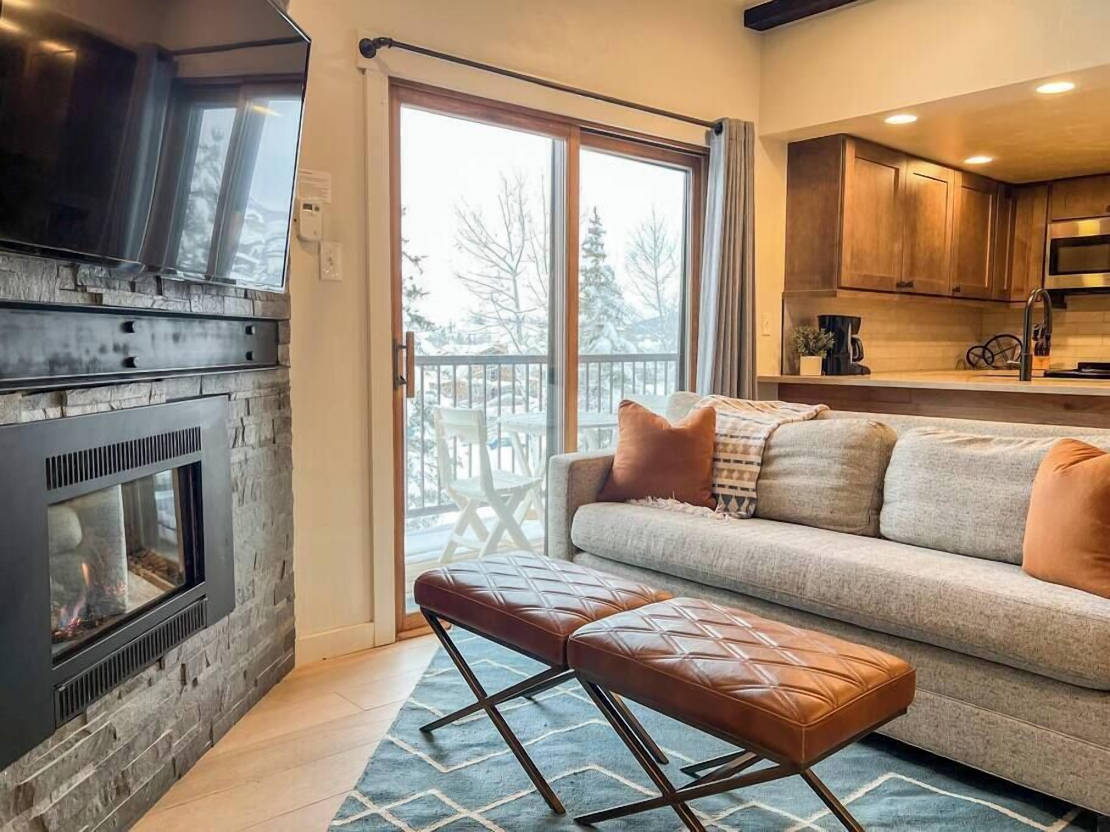 TV, fireplace