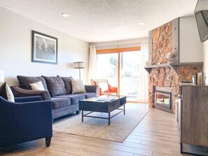 Televisie en een open haard