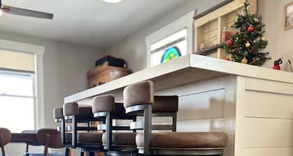 Blue Barn Farmhouse - 30 min from Great Sand Dunes / 20 min from Hot Springs.