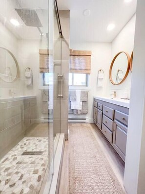 Shower, hair dryer - Alpine Escape Summary (Steamboat Springs)