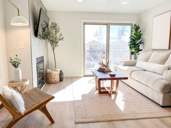 TV, fireplace, offices