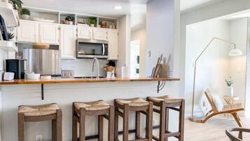 Cookware/dishes/utensils