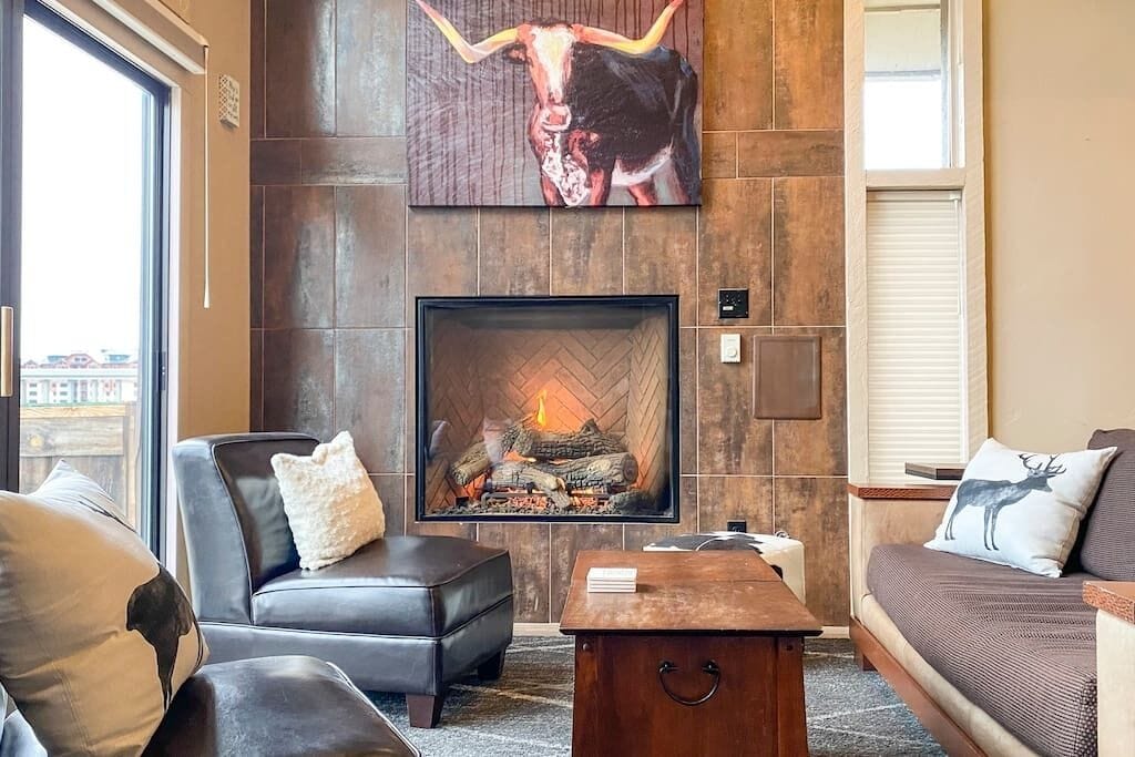 TV, fireplace, offices