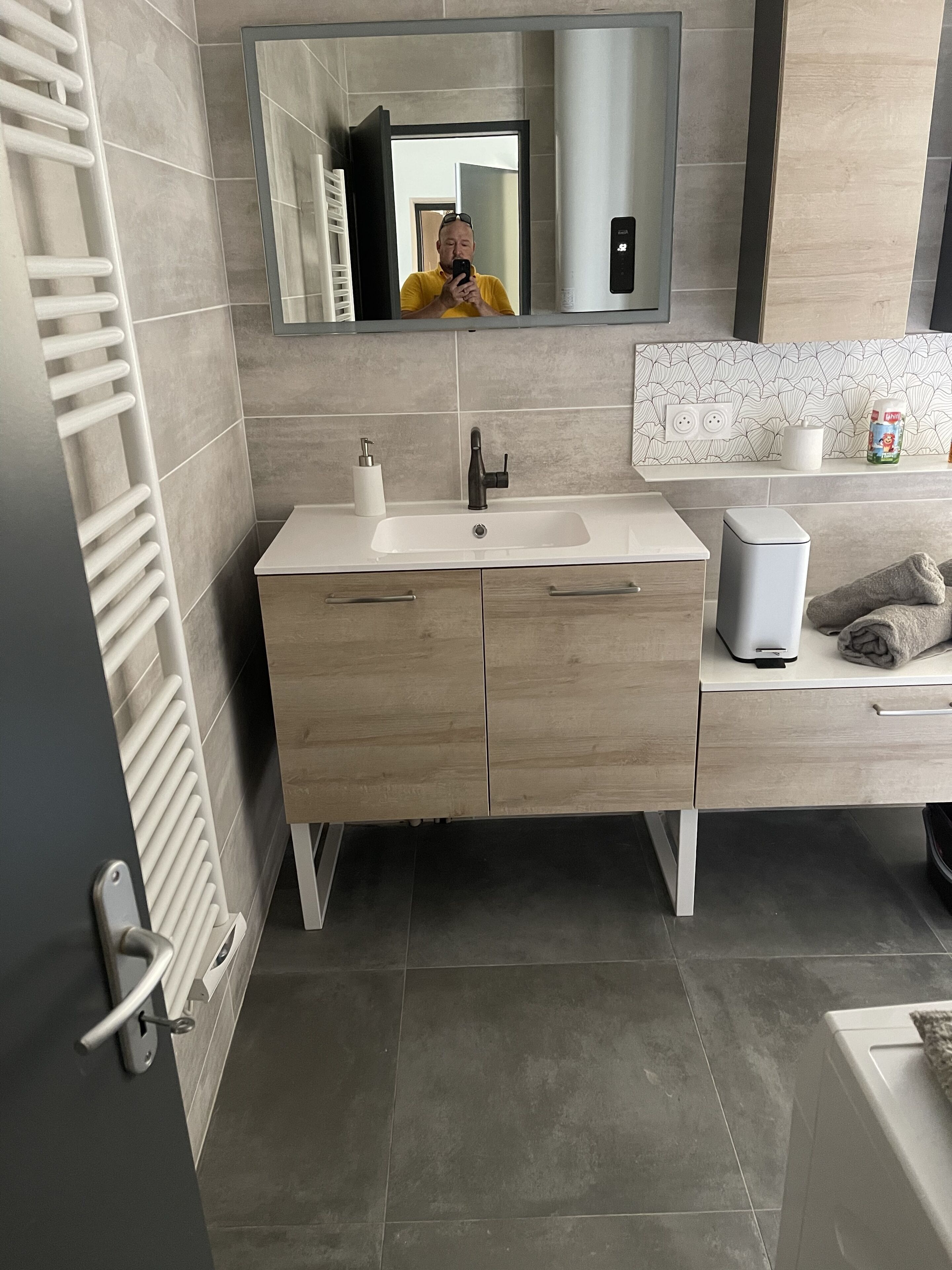 Bruser, hårtørrer, håndklæder, Sæbe