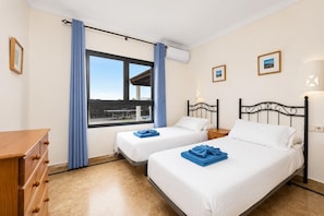 3 bedrooms, iron/ironing board, WiFi, bed sheets - Villa Capricho - Three Bedroom Villa, Sleeps 6 (Montaña Roja)