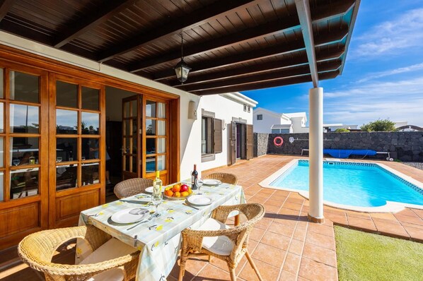 Outdoor dining - Villa Capricho - Three Bedroom Villa, Sleeps 6 (Montaña Roja)