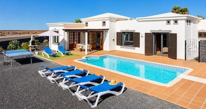 Villa Capricho - Three Bedroom Villa, Sleeps 6