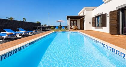 Villa Capricho - Three Bedroom Villa, Sleeps 6