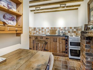 Batterie de cuisine, vaisselle et ustensiles