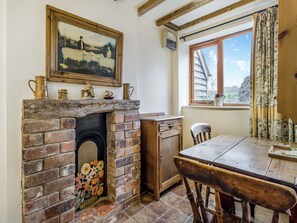 Dining - Shepherds Hut - UK45529 (Leighton, near Shrewsbury)