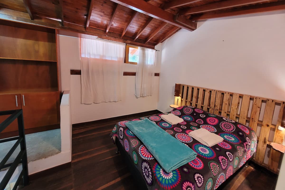 浪漫客房 | 免费 WiFi、床单