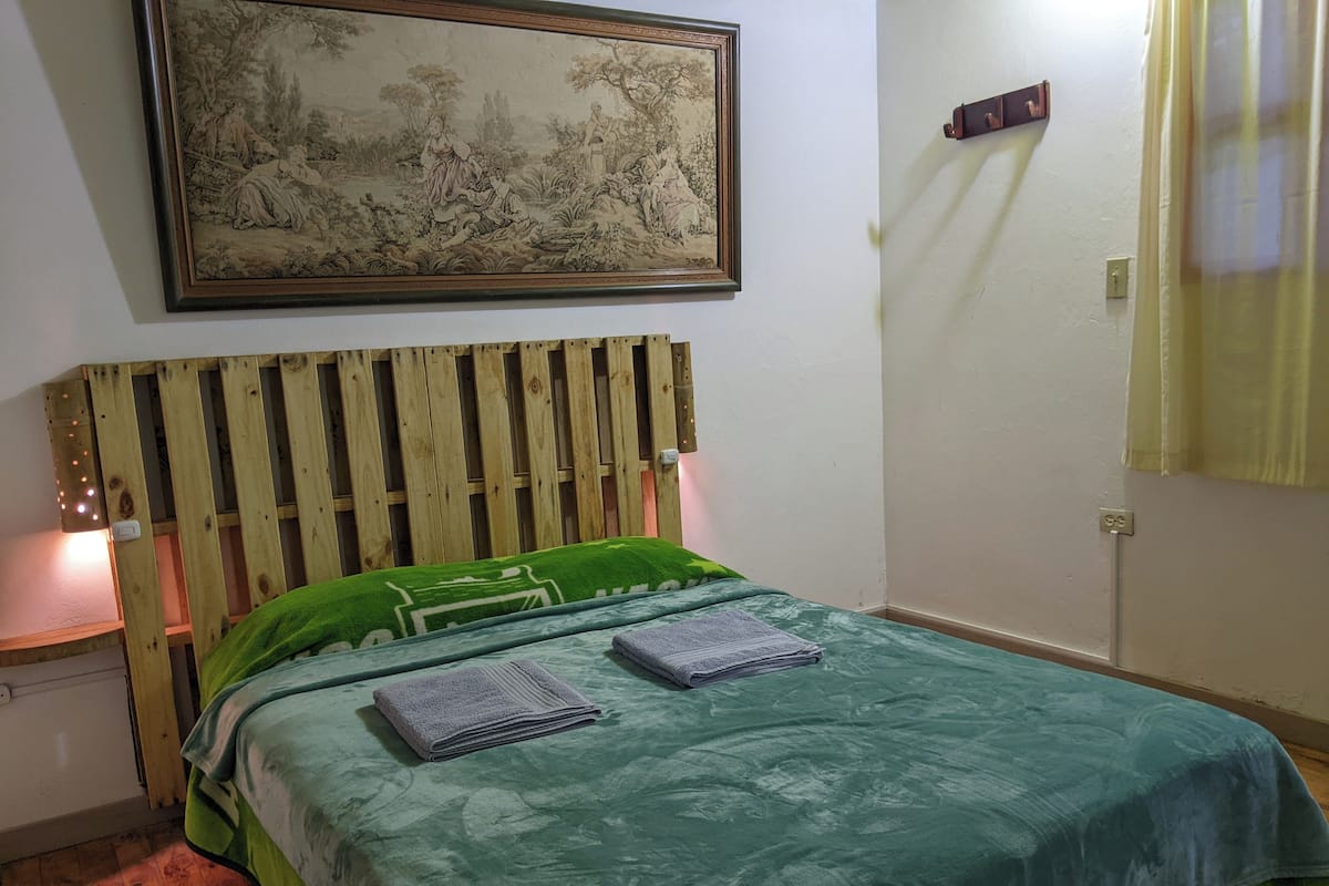 1 habitación, wifi gratis y ropa de cama