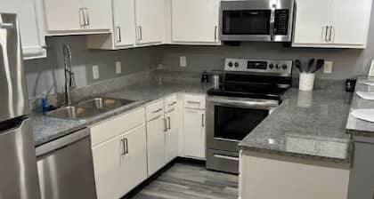 3-Story 3Bd 2.5 Bath Luxury Penthouse - Downtown- Connected to Convention Center