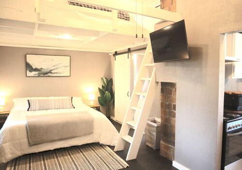 Brand New Carriage House!