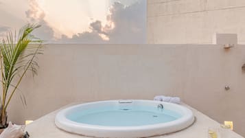 Bain à remous extérieur