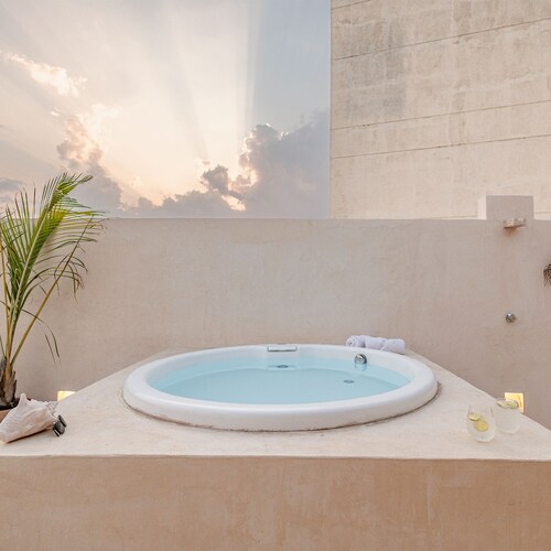 Hermosa Casa con Rooftop y Jacuzzi privado cerca de Paseo Montejo