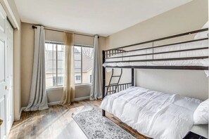 3 Schlafzimmer, BĂŒgeleisen/BĂŒgelbrett, kostenloses WLAN, BettwĂ€sche