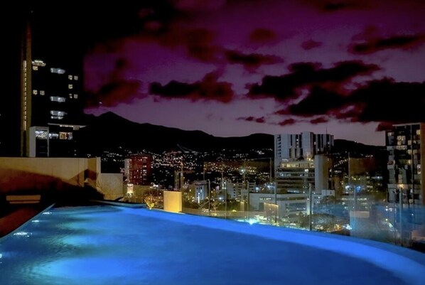 Outdoor pool, a heated pool