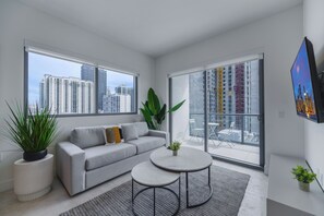 Deluxe Apartment, 1 Queen Bed with Sofa bed, City View | Living area | 50-inch Smart TV with cable channels - High-End Brickell Condos (Miami)