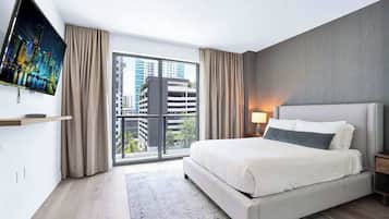 Roupas de cama premium, cortinas blackout, Wi-Fi de cortesia