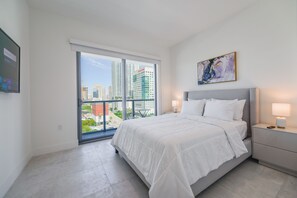Premium bedding, blackout curtains, free WiFi, bed sheets - High-End Brickell Condos (Miami)