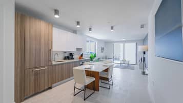 Appartement Deluxe, Plusieurs lits, vue sur la ville | Cuisine privée | Réfrigérateur, un four, surface de cuisson, lave-vaisselle