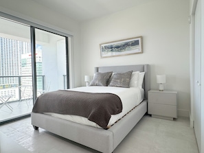 Deluxe-Apartment, Mehrere Betten, Stadtblick | 1 Schlafzimmer, hochwertige Bettwaren, Verdunkelungsvorhänge