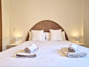 1 habitación, tabla de planchar con plancha, wifi gratis y ropa de cama 