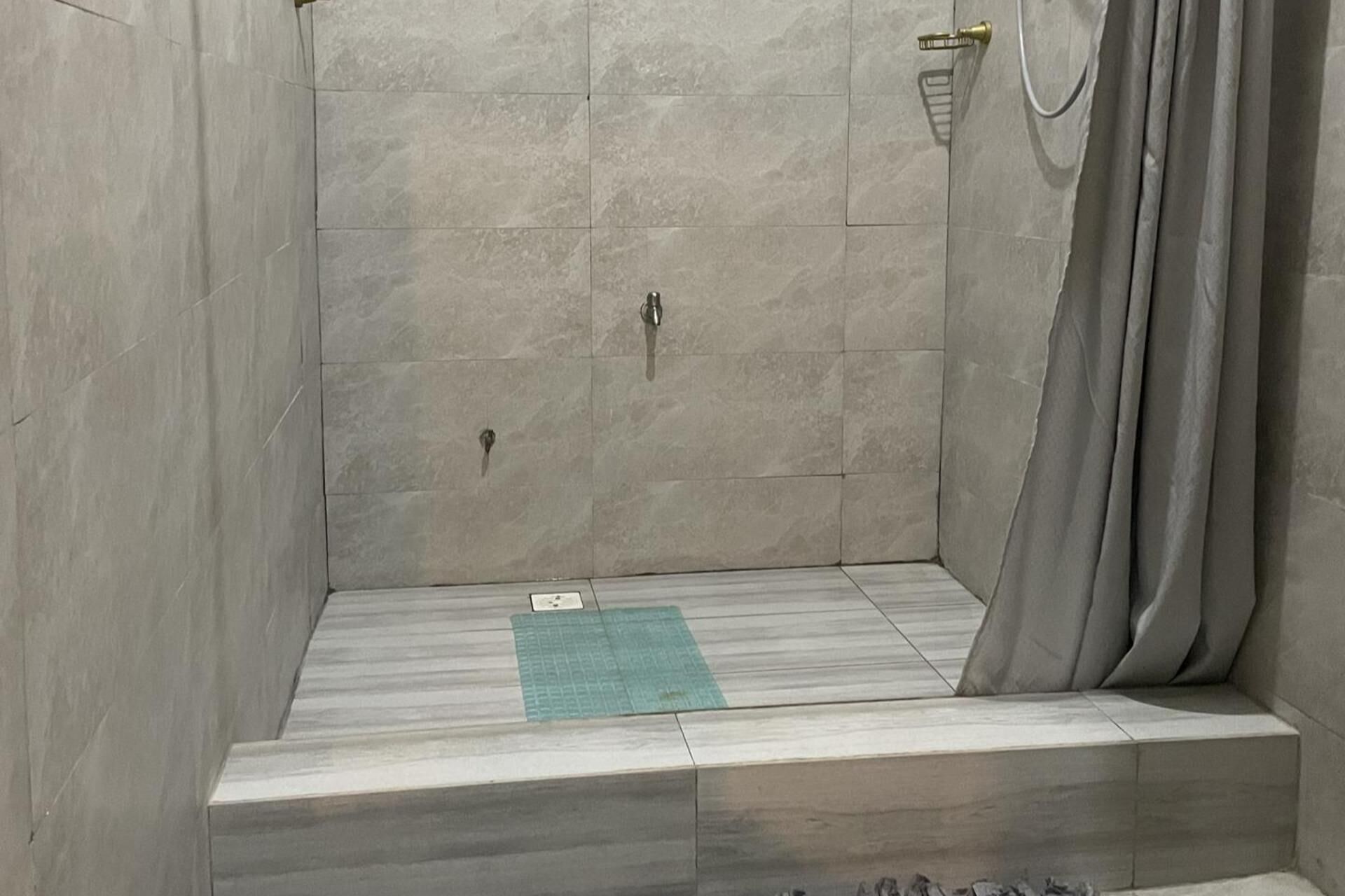 Shower, towels